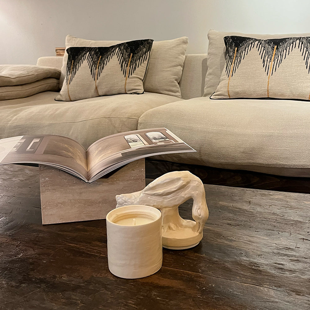 serax en Bela Silva handgemaakte sojakaarsen S. geurkaarsen op tafel