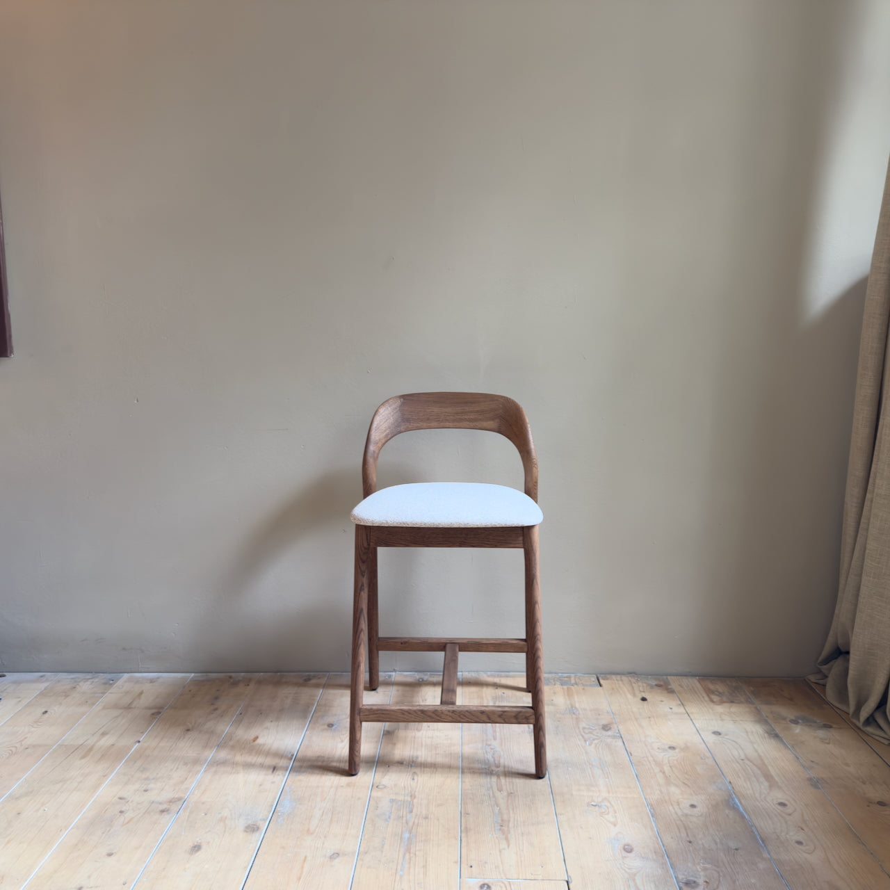 Barkruk Rob eikenhout met gestoffeerde zitting