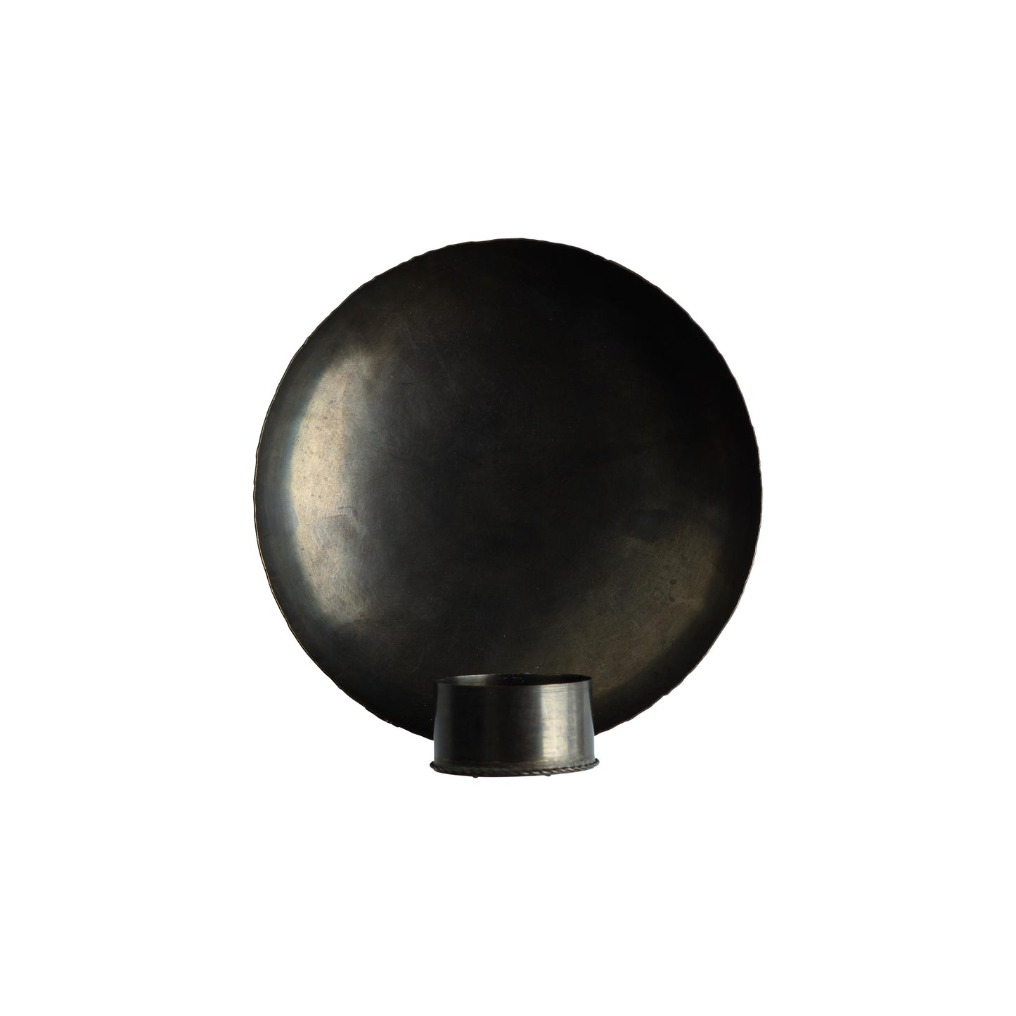 Twistwall van Tine K Home van geoxideerd messing. kaarshouder op de muur