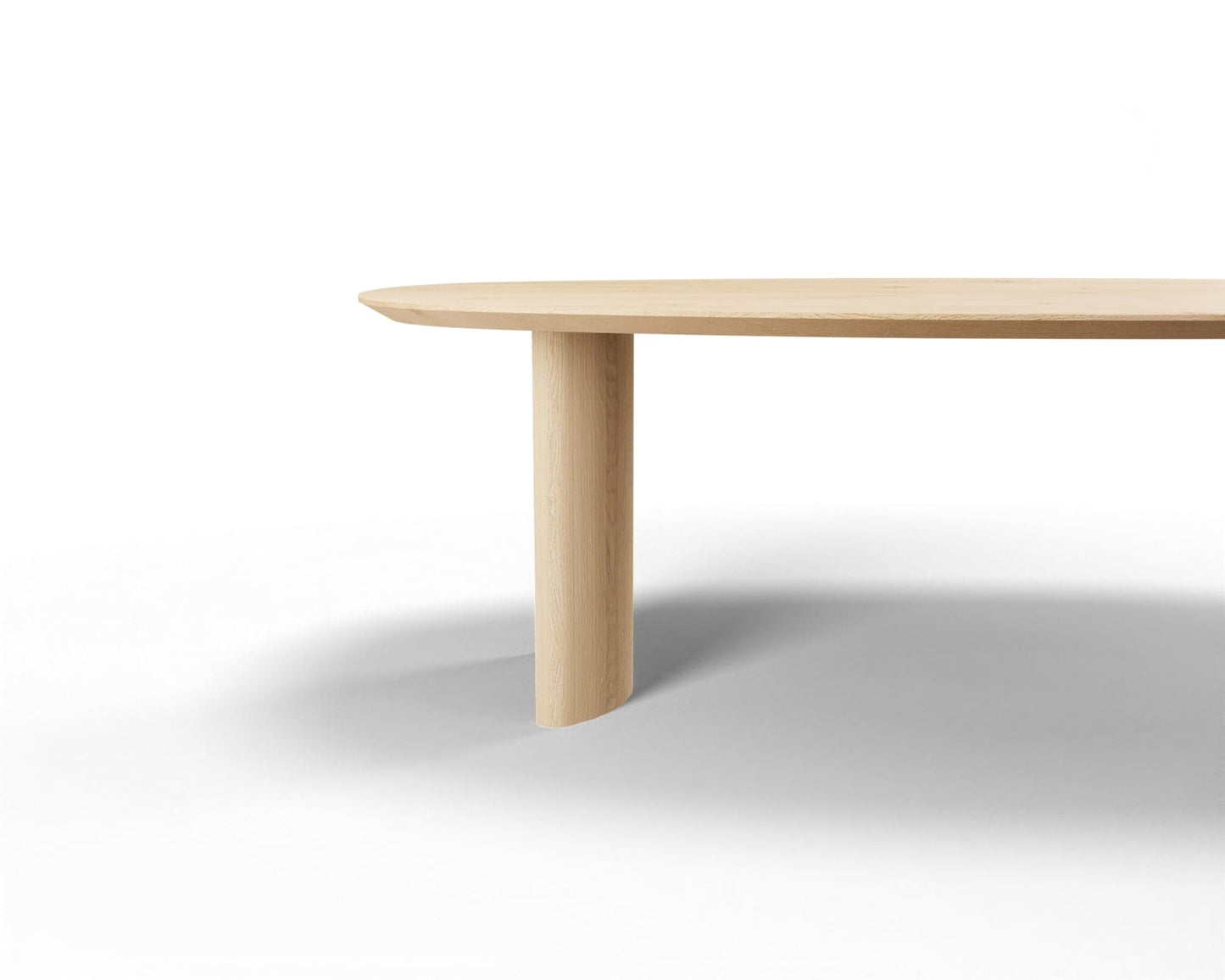Eettafel Celine Deens ovaal tafelblad van eikenhout met bolle poten