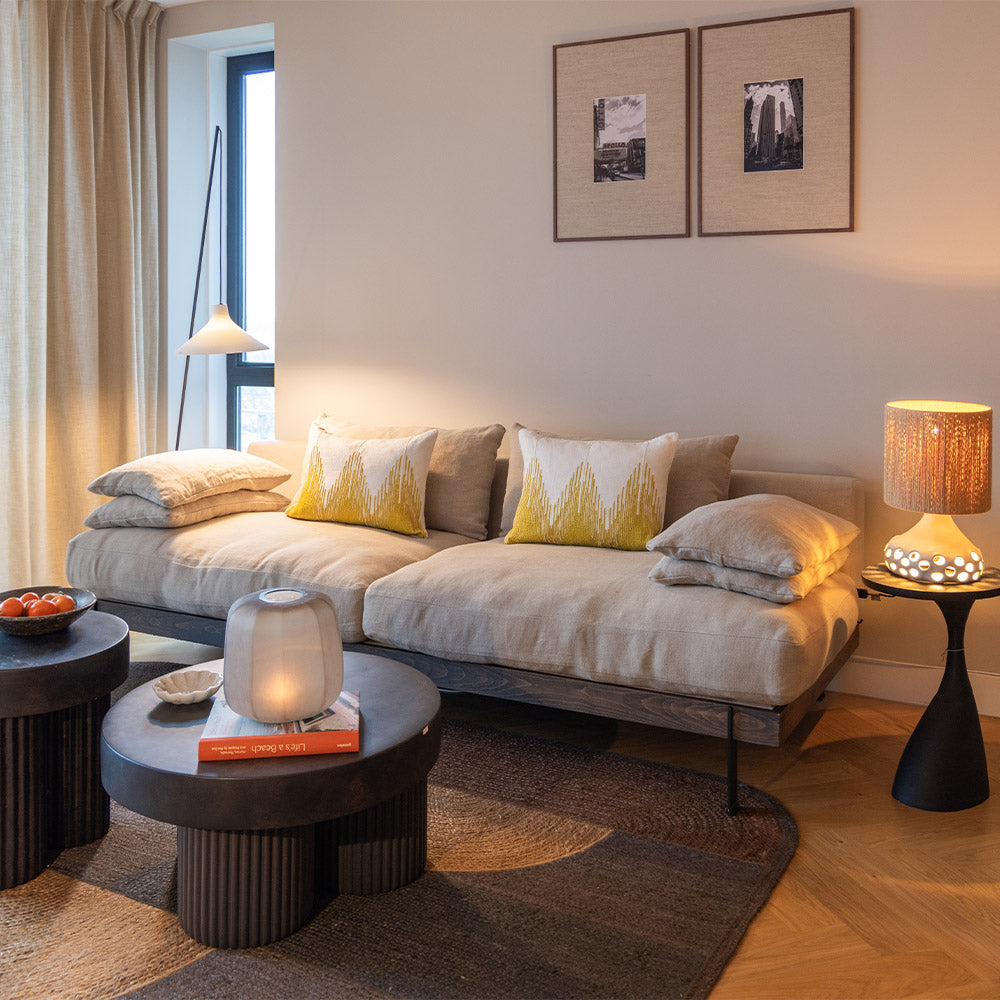 Sierkussen van Élitis model Joséphine Lemon. geel en wit sierkussen