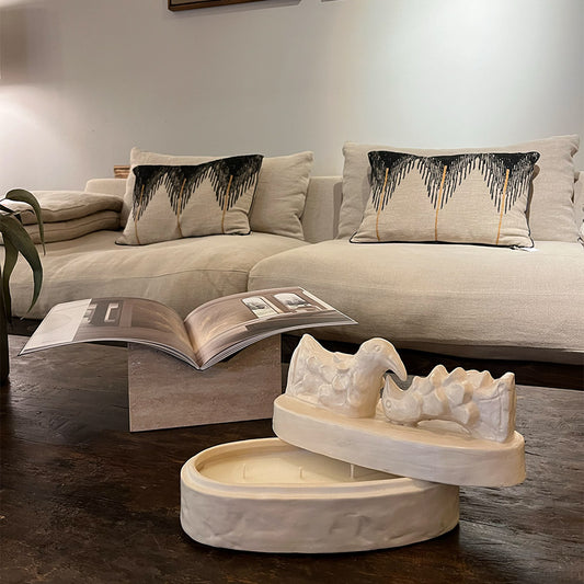 Serax en Bela Silva handgemaakte sojakaarsen op tafel. geurkaarsen L