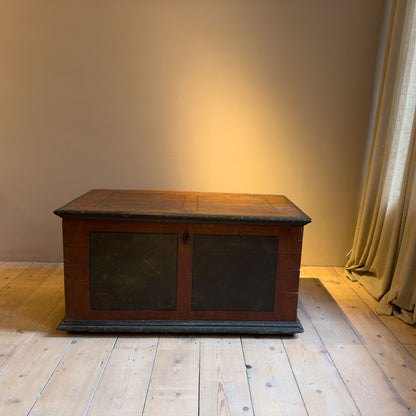 Beschilderde kist antiek
