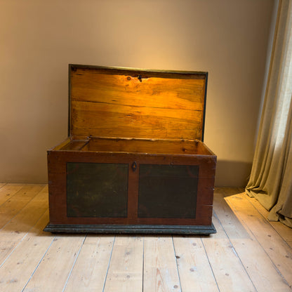 Beschilderde kist antiek