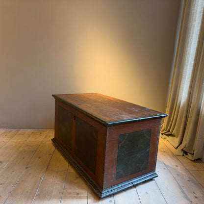 Beschilderde kist antiek