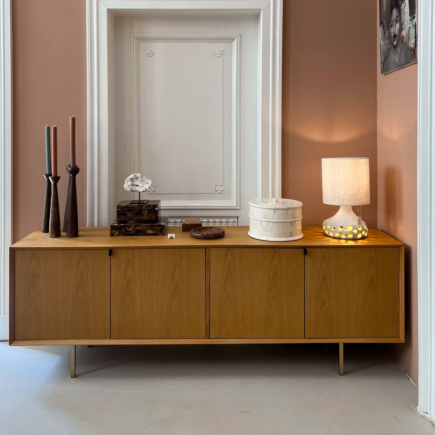 dressoir van eiken hout met vier kastjes