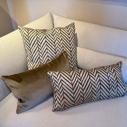 Studio IF sierkussen met contrasterende stoffen voor- en achterkant, inclusief dons