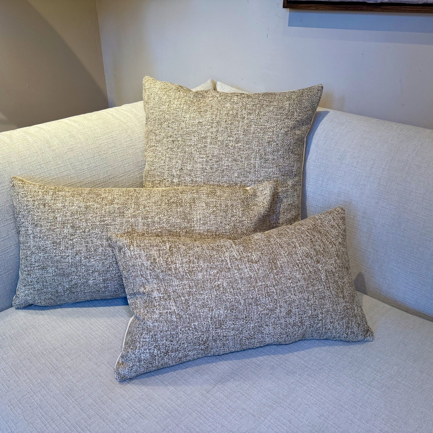 Studio IF sierkussen met contrasterende stoffen voor- en achterkant, inclusief dons