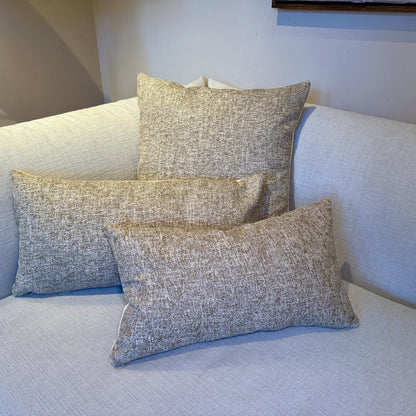 Studio IF sierkussen met contrasterende stoffen voor- en achterkant, inclusief dons