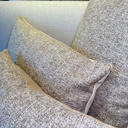 Studio IF sierkussen met contrasterende stoffen voor- en achterkant, inclusief dons