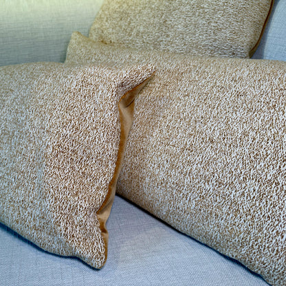 Studio IF sierkussen met contrasterende stoffen voor- en achterkant, inclusief dons